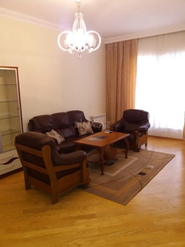 Satılır 3 otaqlı mənzil 137 m²