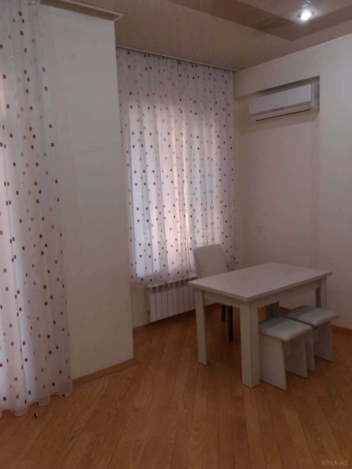 Satılır 3 otaqlı mənzil 137 m²