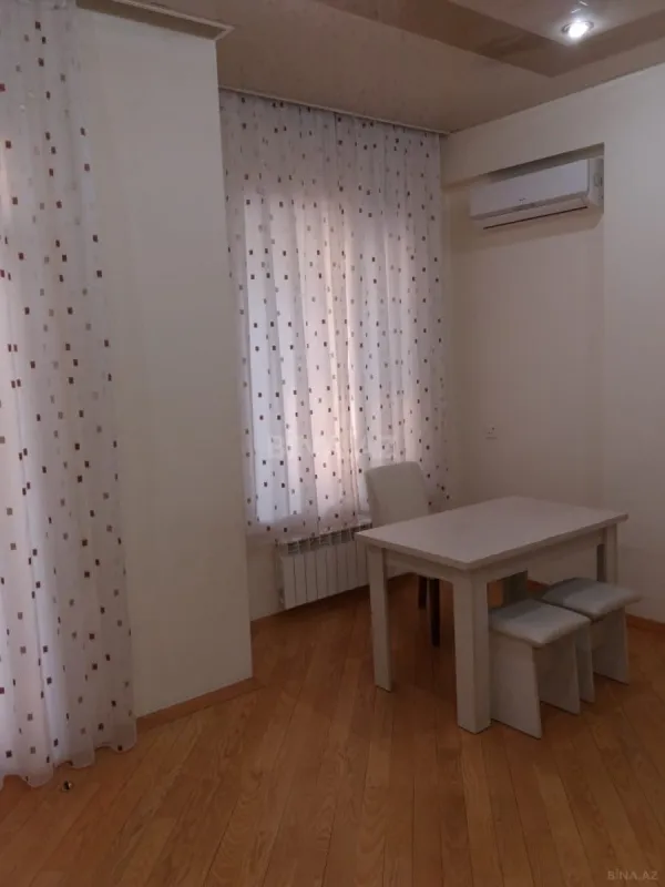Satılır 3 otaqlı mənzil 137 m²