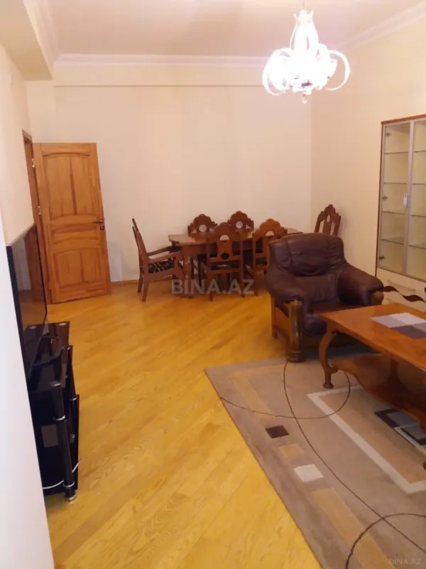 Satılır 3 otaqlı mənzil 137 m²