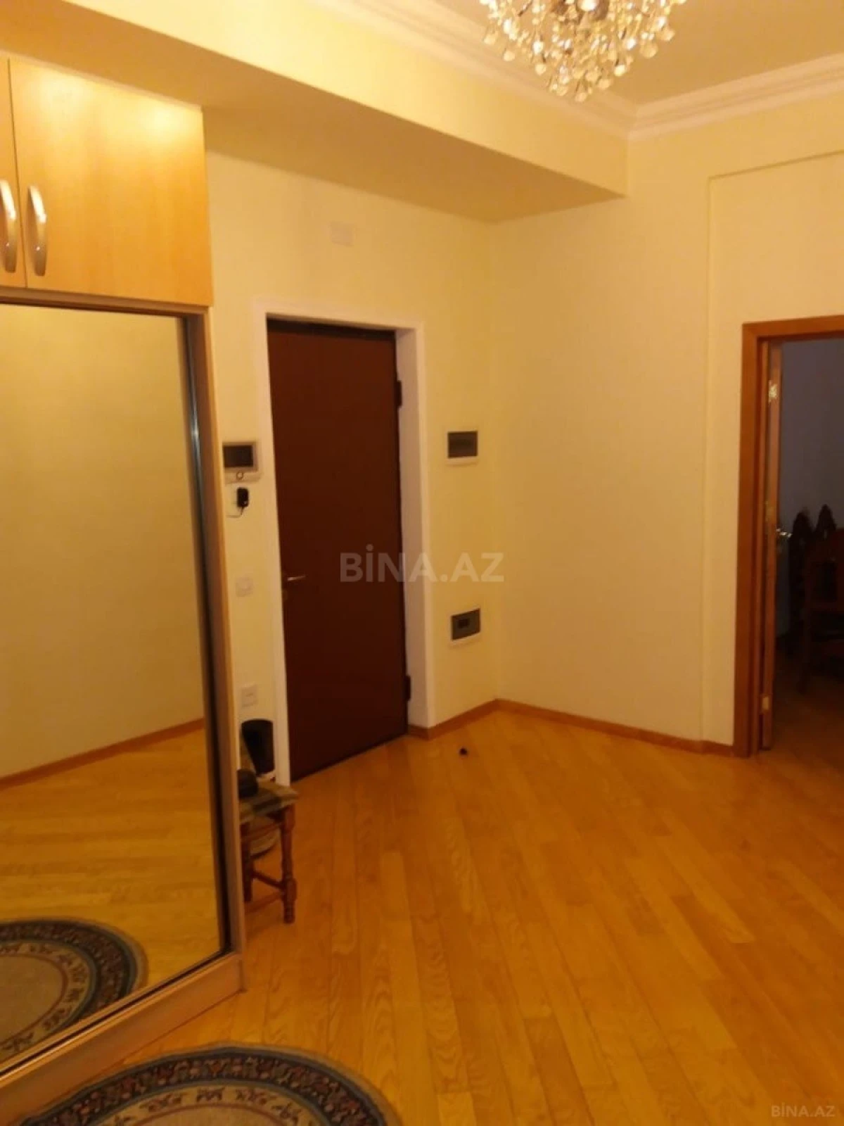 Satılır 3 otaqlı mənzil 137 m²