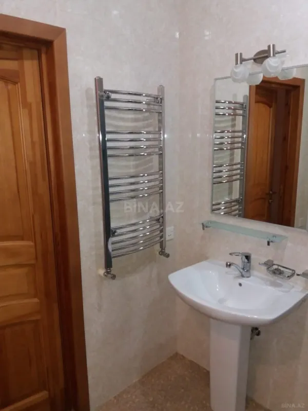 Satılır 3 otaqlı mənzil 137 m²