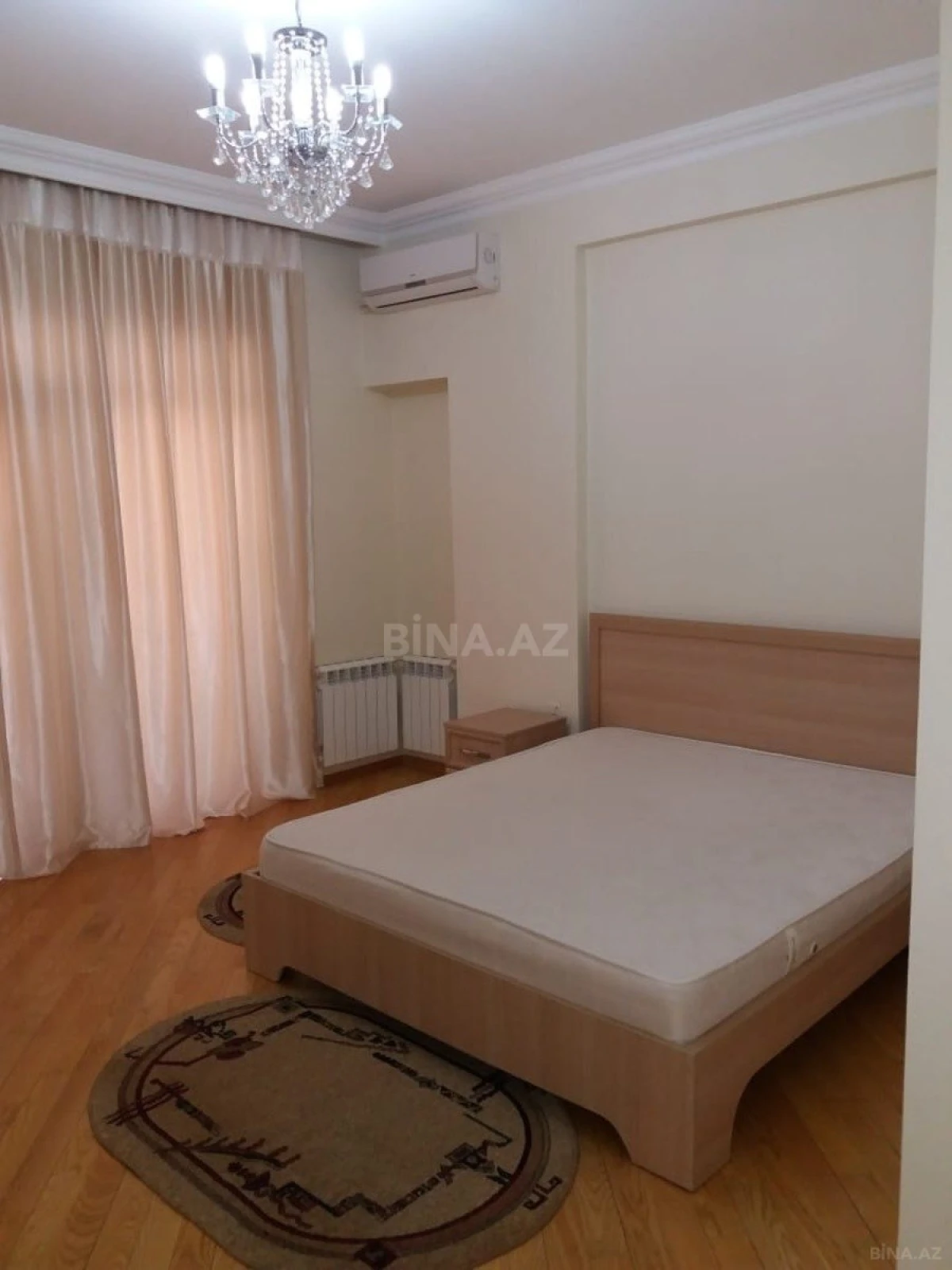 Satılır 3 otaqlı mənzil 137 m²