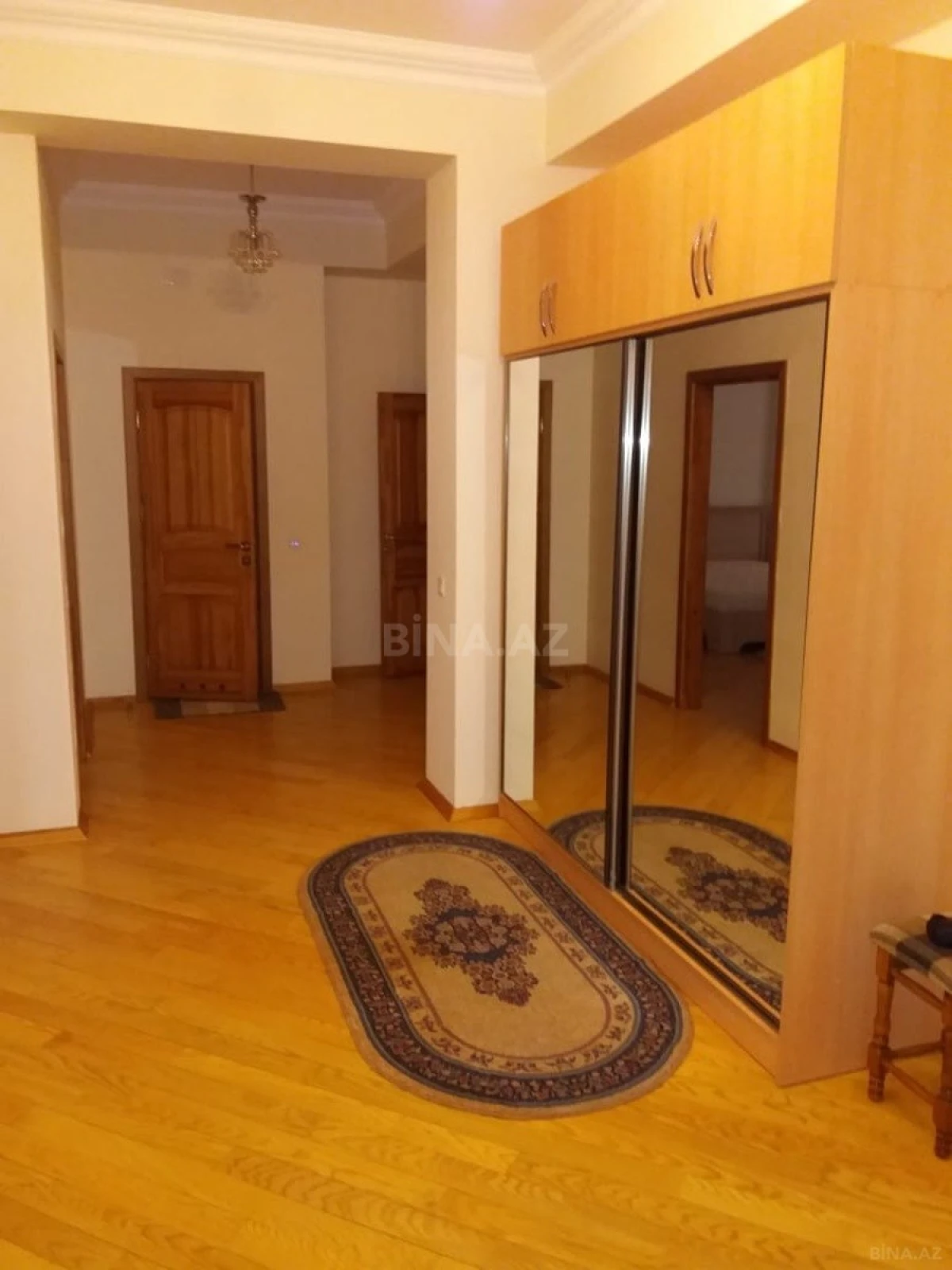 Satılır 3 otaqlı mənzil 137 m²