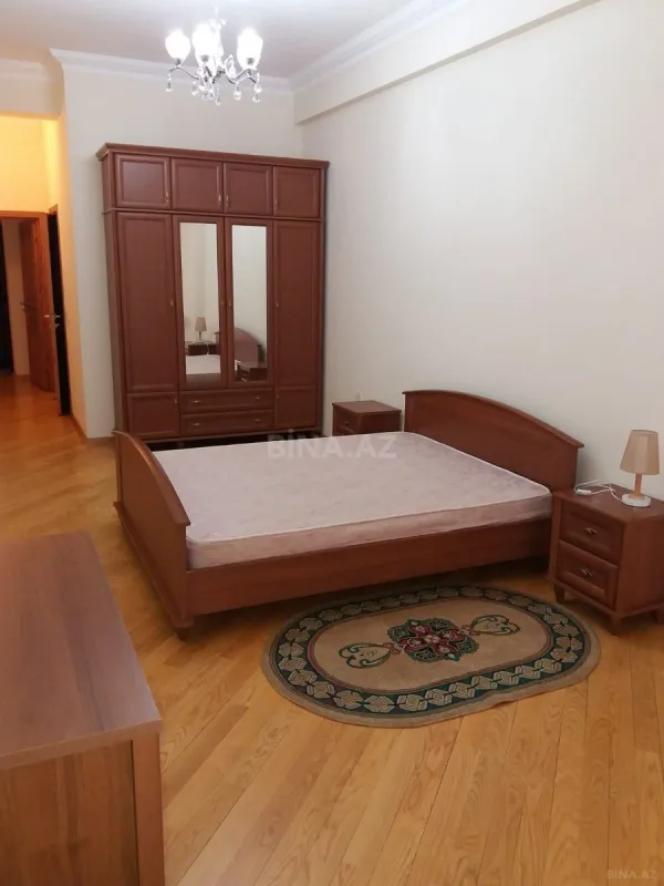 Satılır 3 otaqlı mənzil 137 m²
