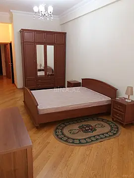 Satılır 3 otaqlı mənzil 137 m²