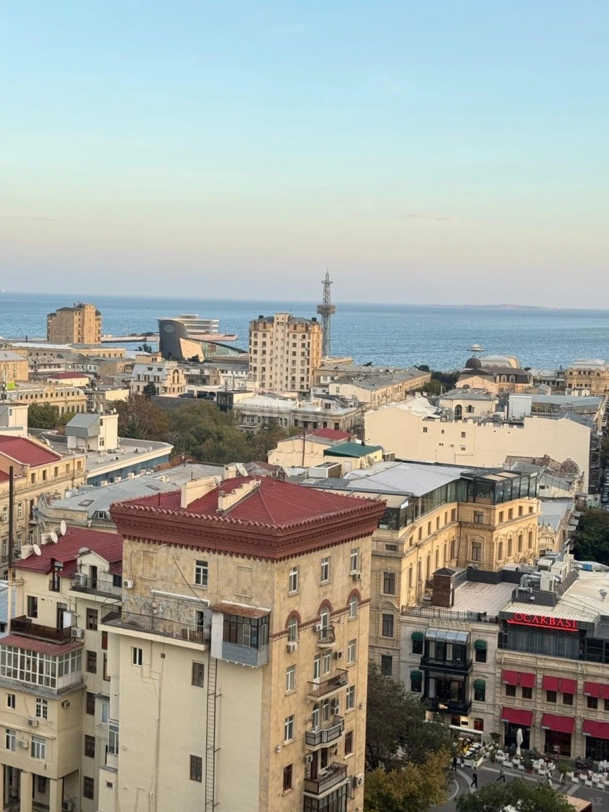 Satılır 3 otaqlı mənzil 137 m²