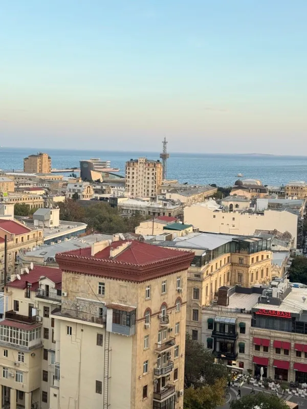 Satılır 3 otaqlı mənzil 137 m²