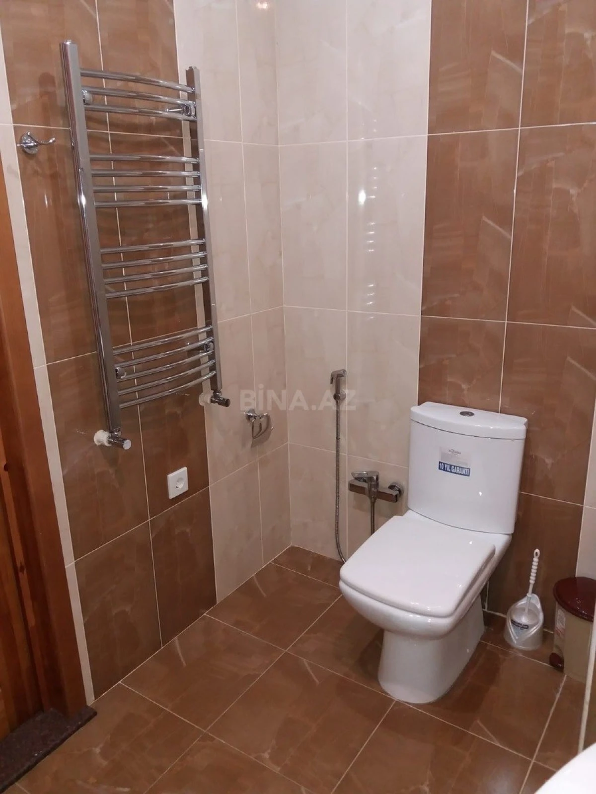 Satılır 3 otaqlı mənzil 137 m²