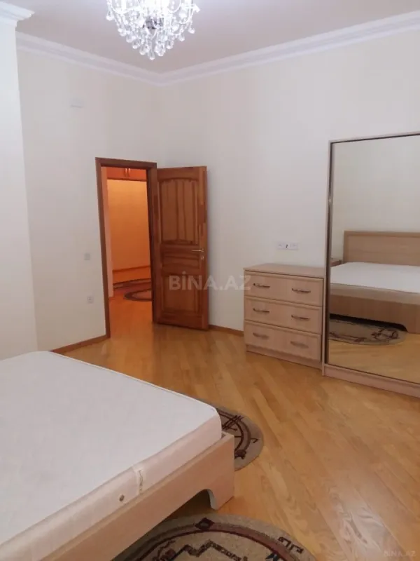 Satılır 3 otaqlı mənzil 137 m²