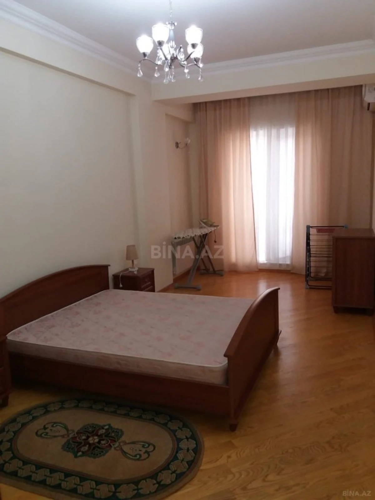 Satılır 3 otaqlı mənzil 137 m²