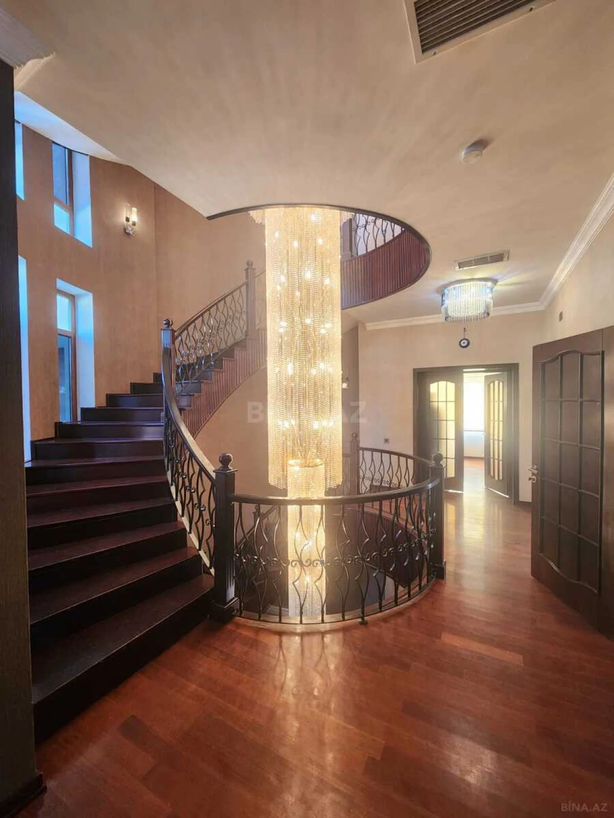 Kirayə verilir 6 otaqlı həyət evi 450 m²