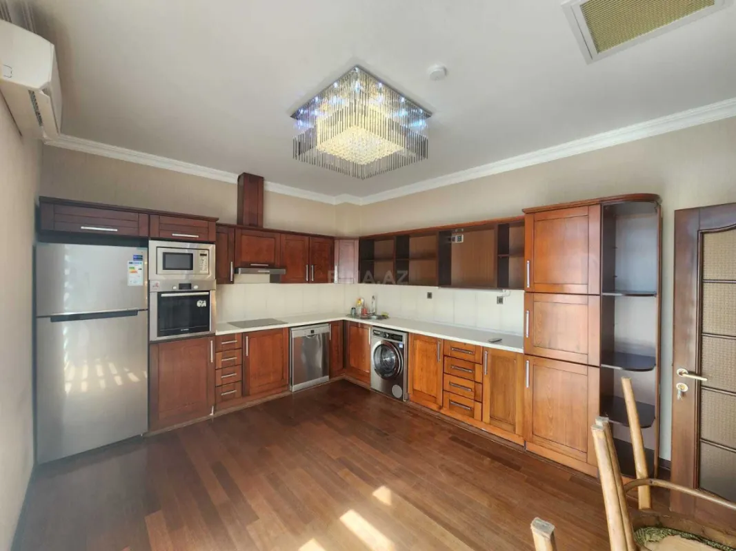 Kirayə verilir 6 otaqlı həyət evi 450 m²