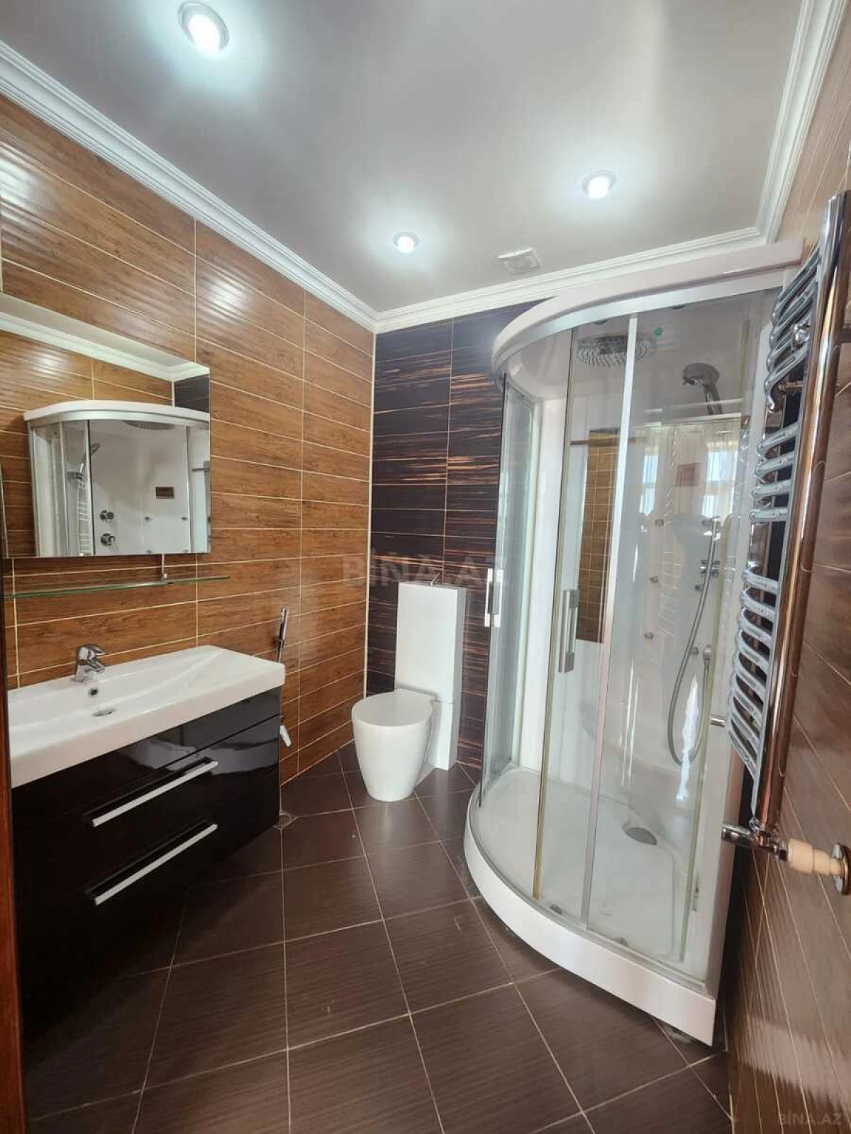 Kirayə verilir 6 otaqlı həyət evi 450 m²