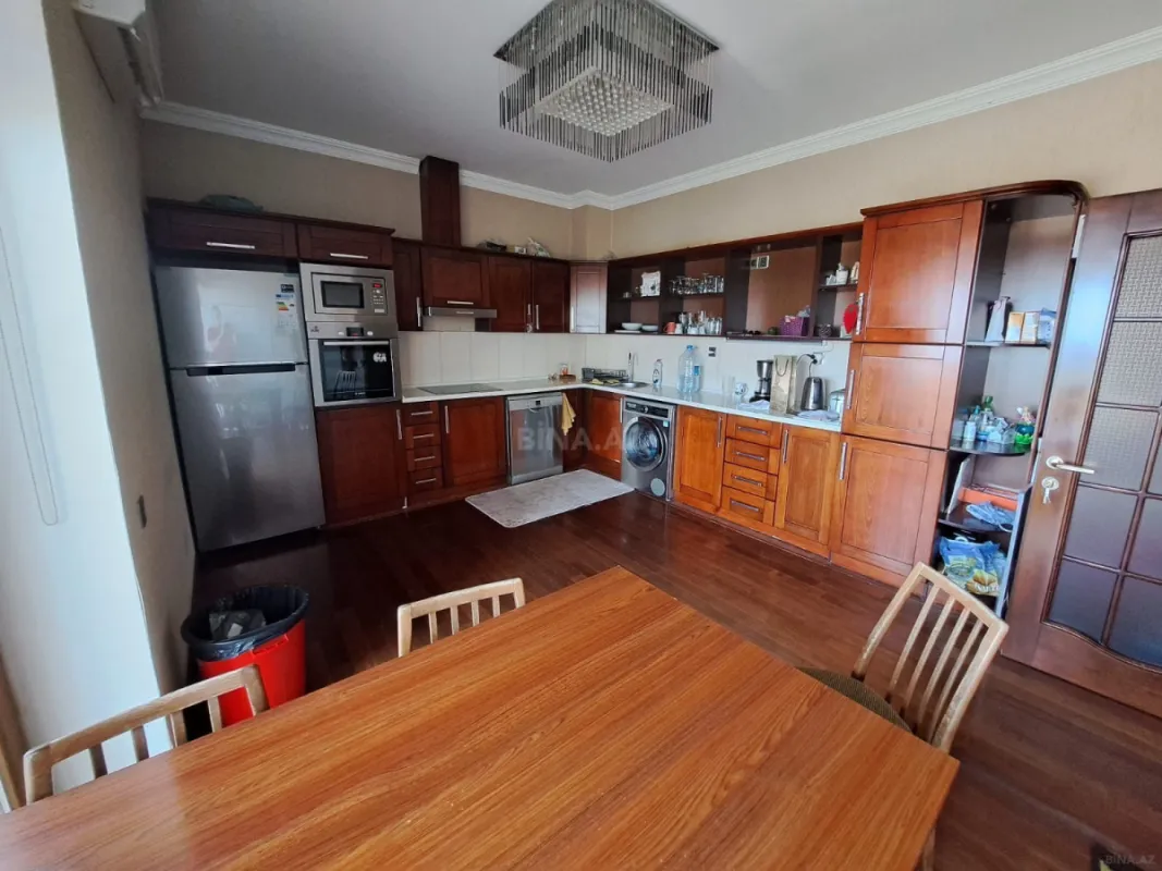 Kirayə verilir 6 otaqlı həyət evi 450 m²