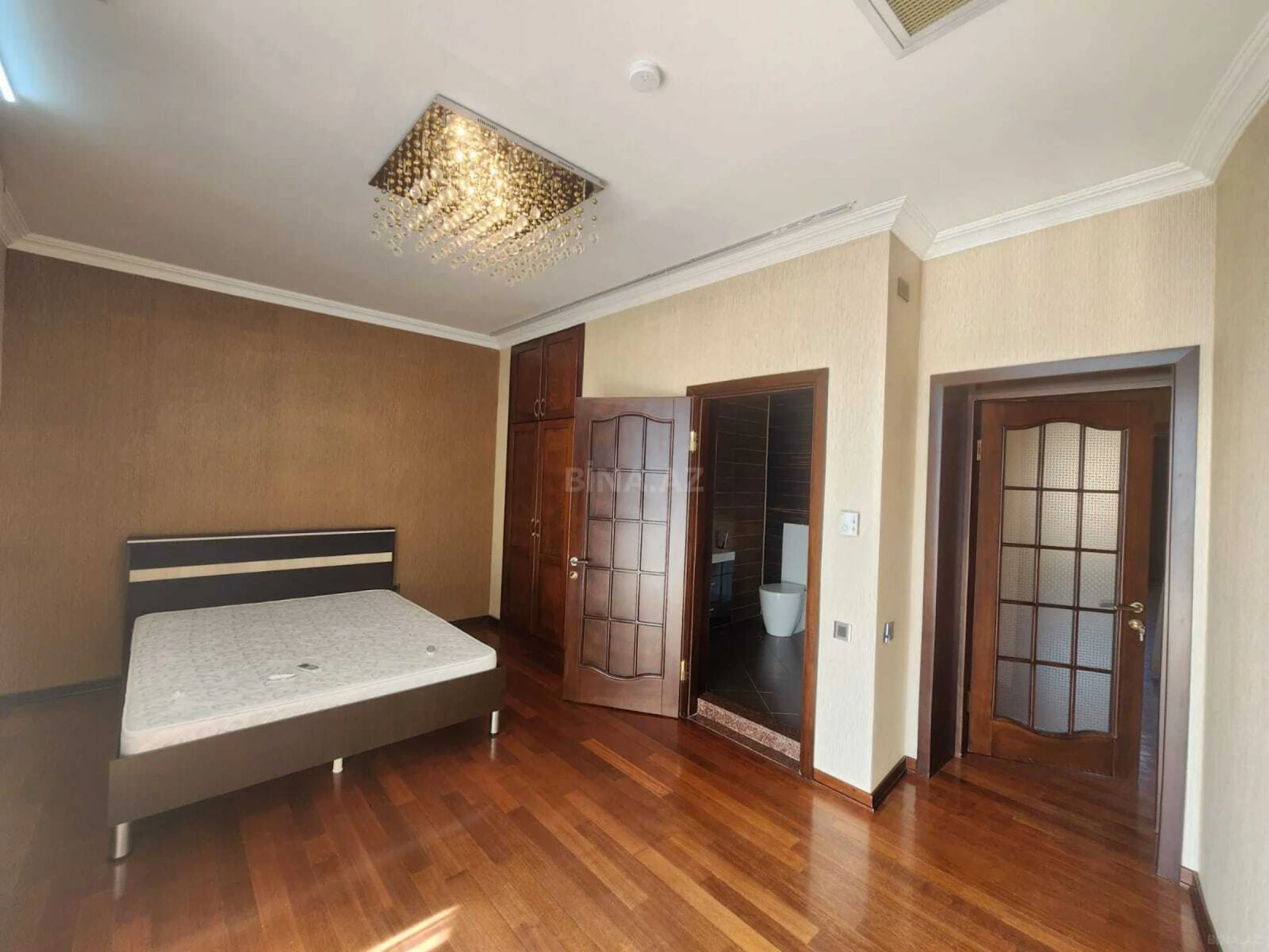 Kirayə verilir 6 otaqlı həyət evi 450 m²