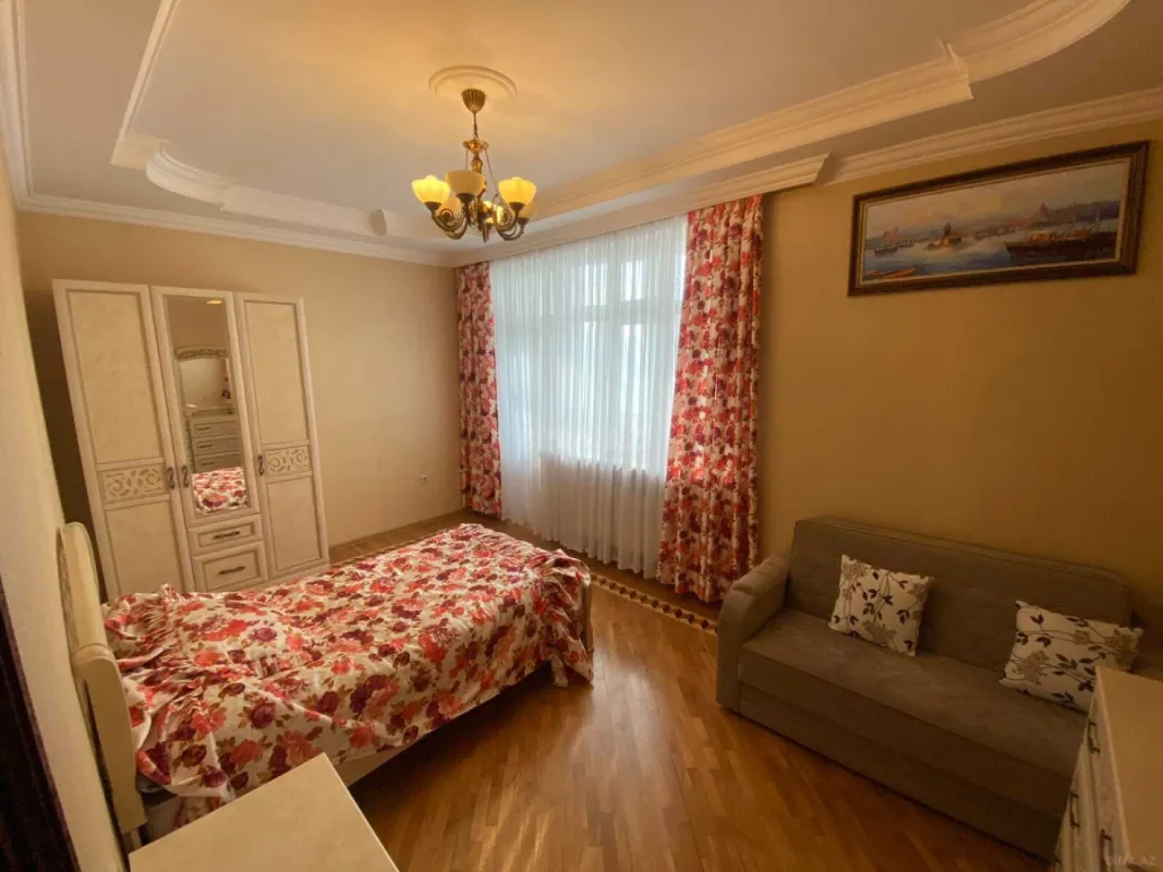 Kirayə verilir 3 otaqlı mənzil 155 m²
