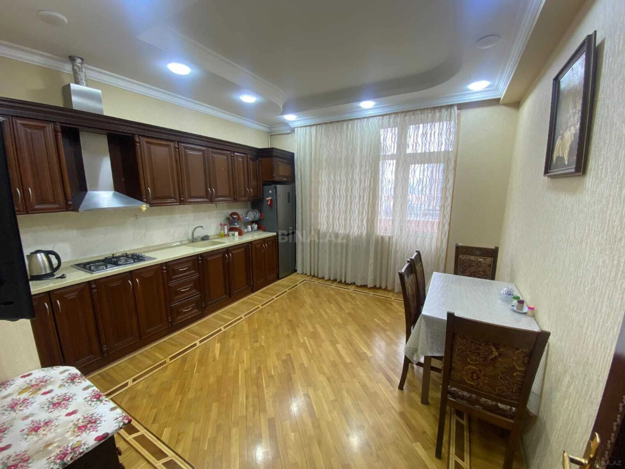 Kirayə verilir 3 otaqlı mənzil 155 m²