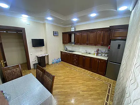 Kirayə verilir 3 otaqlı mənzil 155 m²