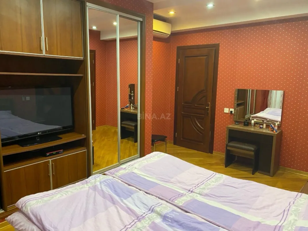 Kirayə verilir 10 otaqlı həyət evi 455 m²