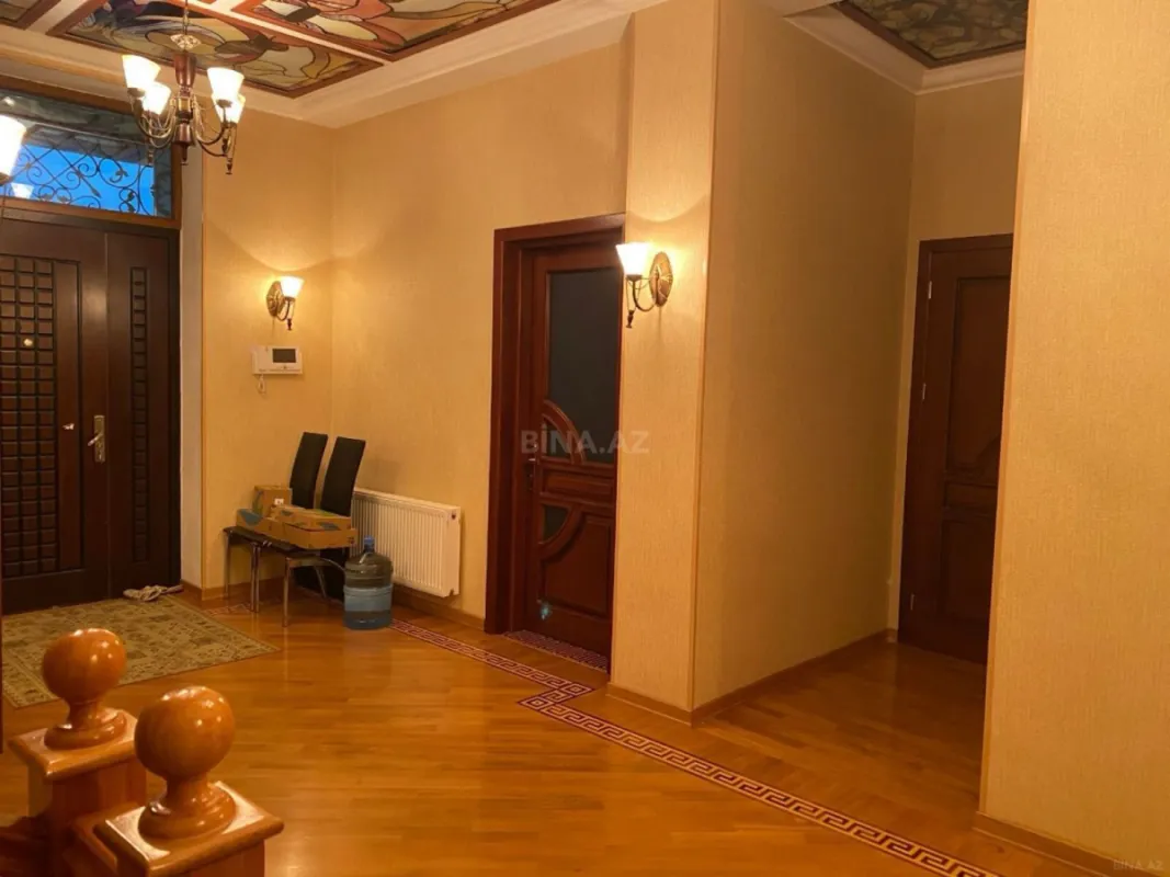Kirayə verilir 10 otaqlı həyət evi 455 m²