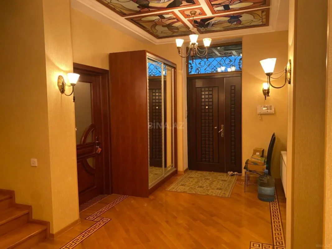 Kirayə verilir 10 otaqlı həyət evi 455 m²