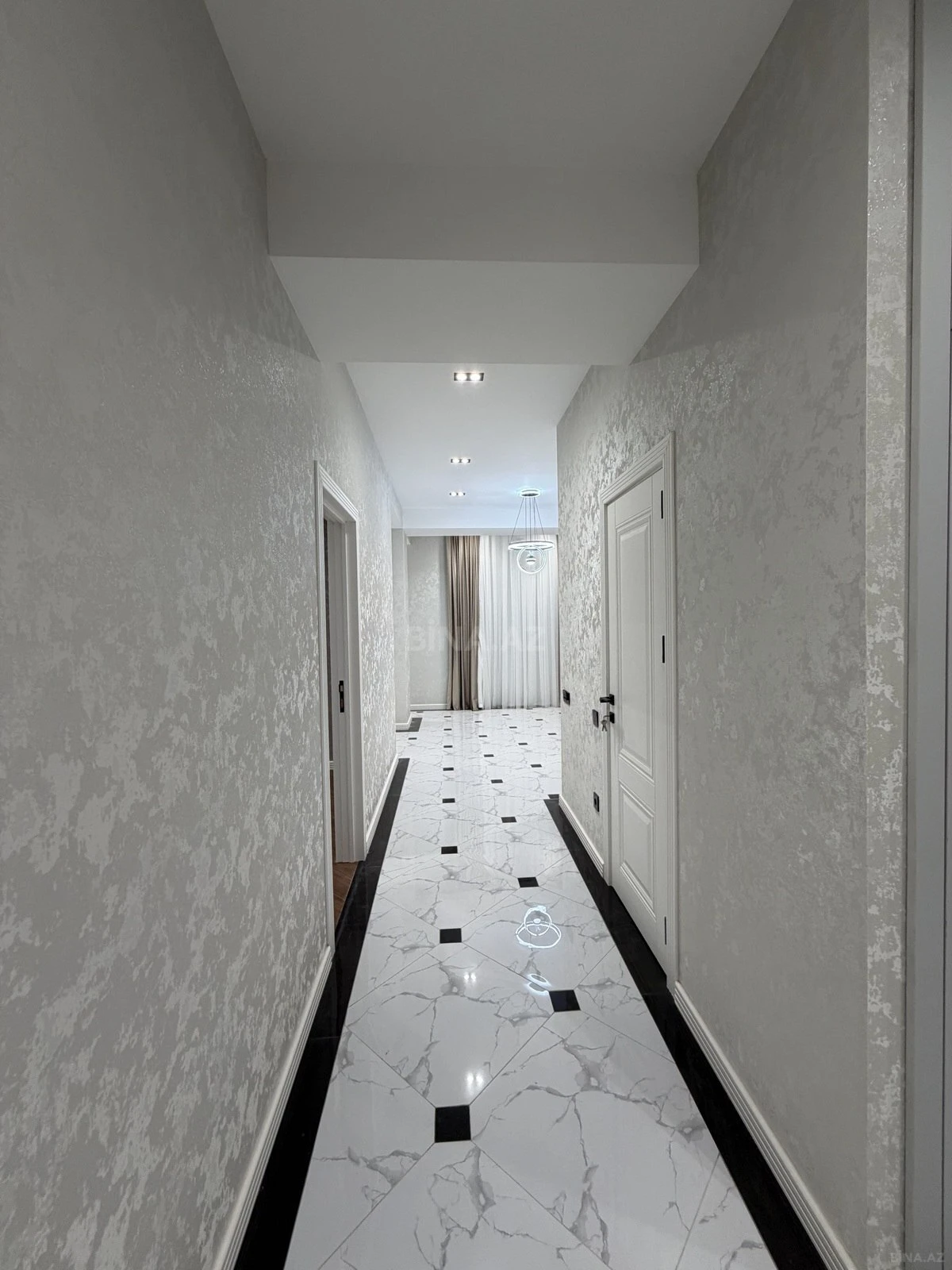 Satılır 2 otaqlı mənzil 87 m²