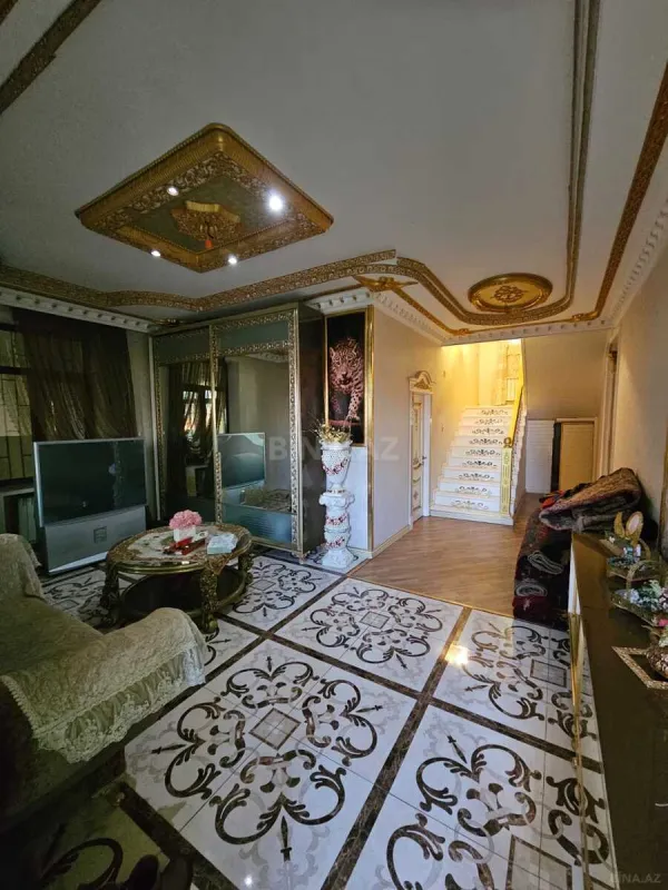 Satılır 6 otaqlı həyət evi 355 m²