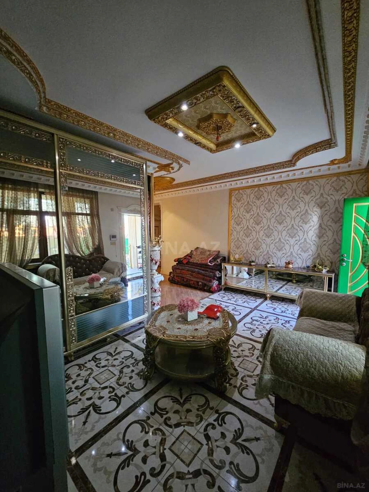 Satılır 6 otaqlı həyət evi 355 m²