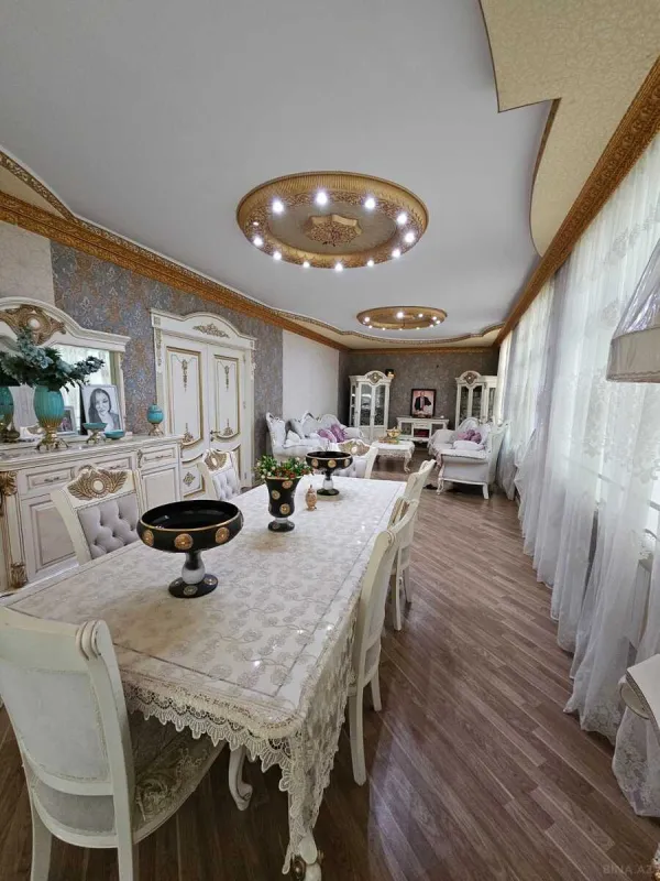 Satılır 6 otaqlı həyət evi 355 m²