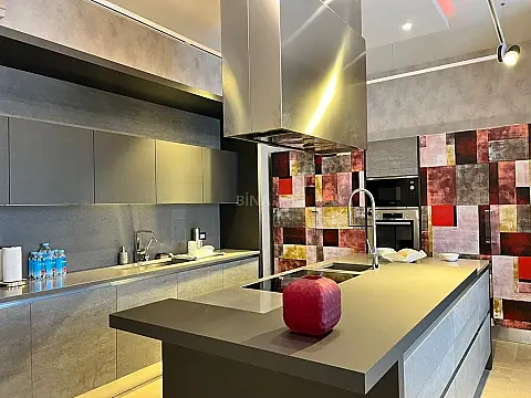 Kirayə verilir 5 otaqlı həyət evi 580 m²