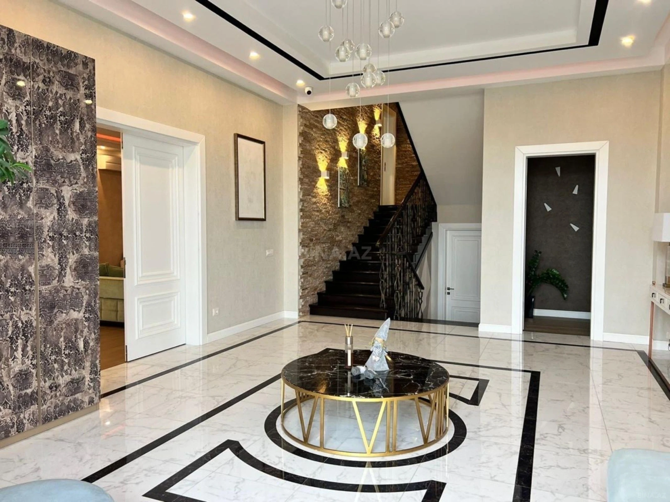 Kirayə verilir 5 otaqlı həyət evi 580 m²