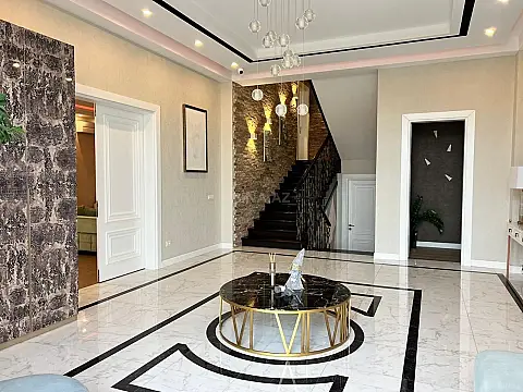 Kirayə verilir 5 otaqlı həyət evi 580 m²