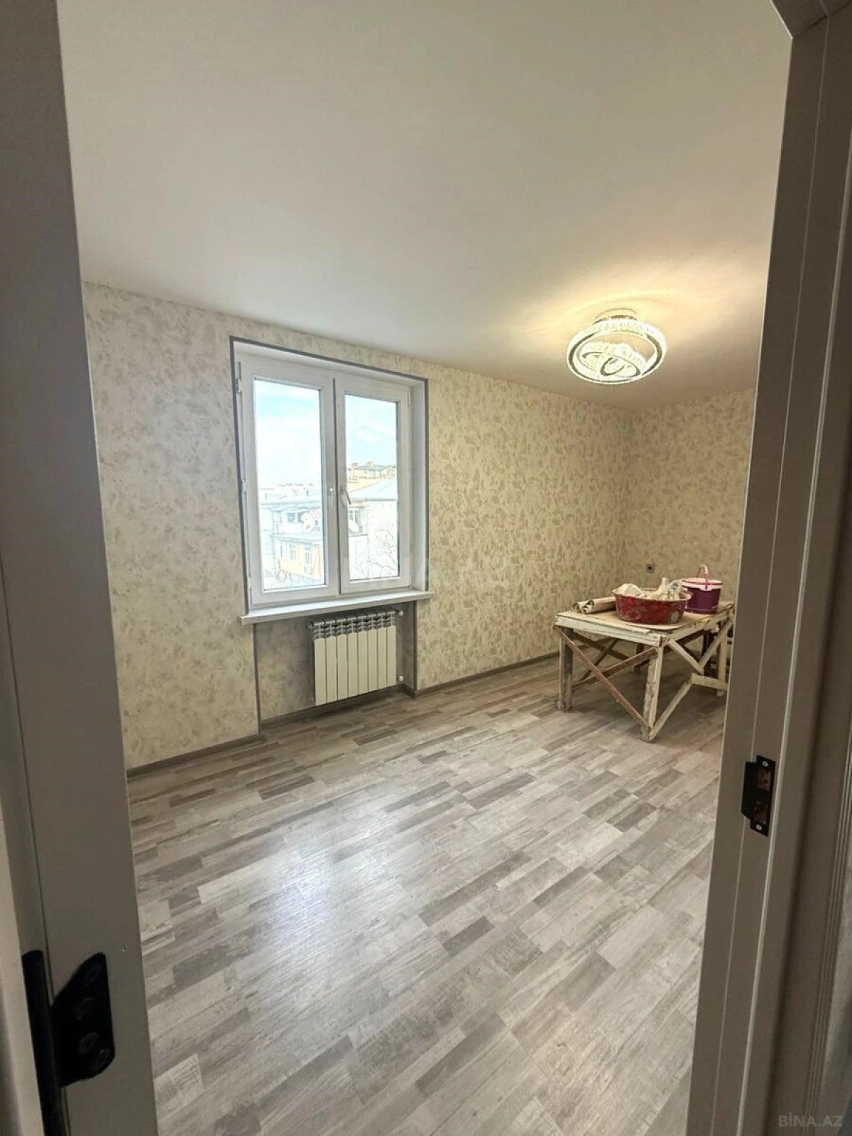 Satılır 2 otaqlı mənzil 75 m²
