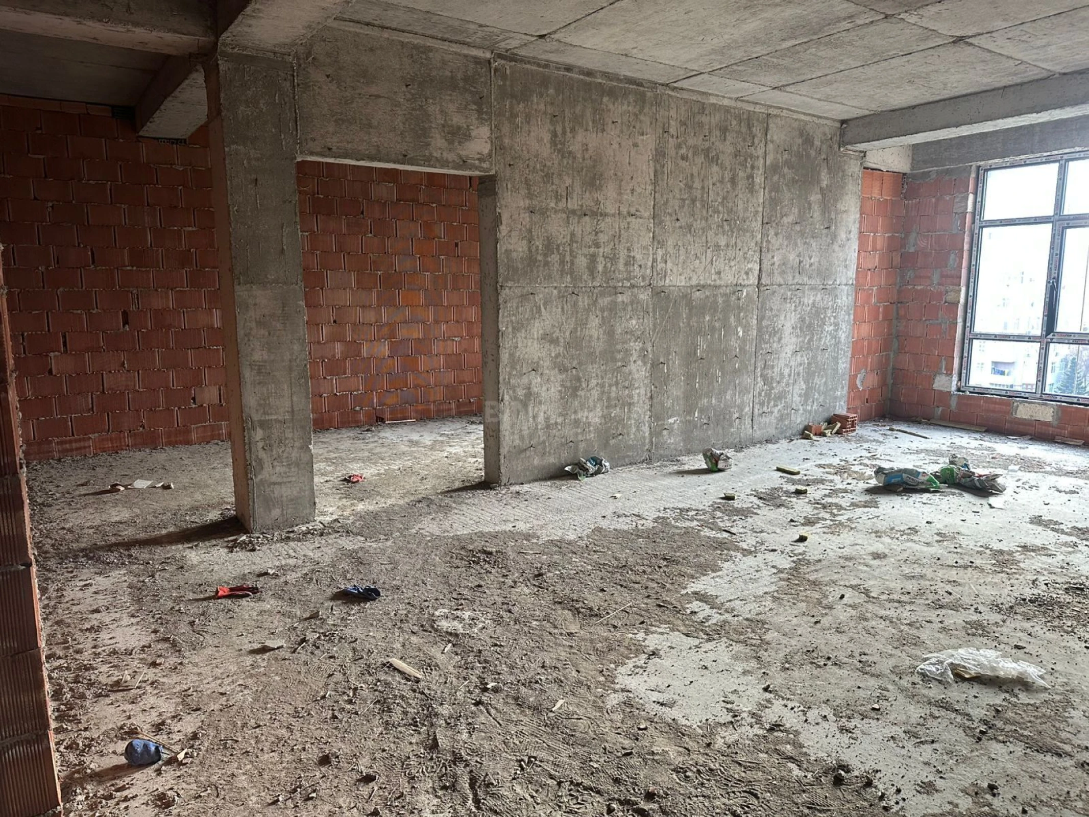 Satılır 3 otaqlı mənzil 155 m²