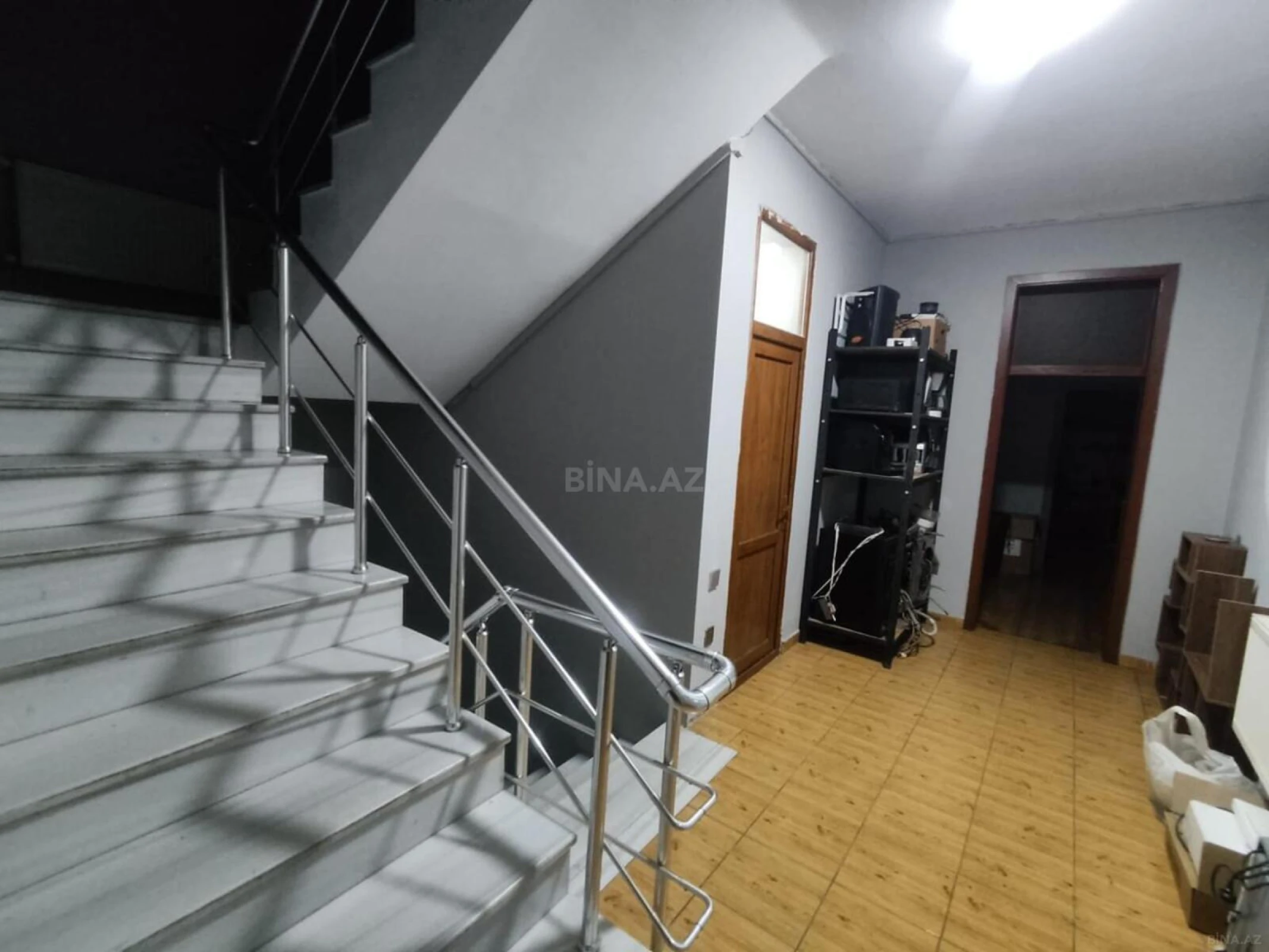 Kirayə verilir 9 otaqlı ofis 240 m²