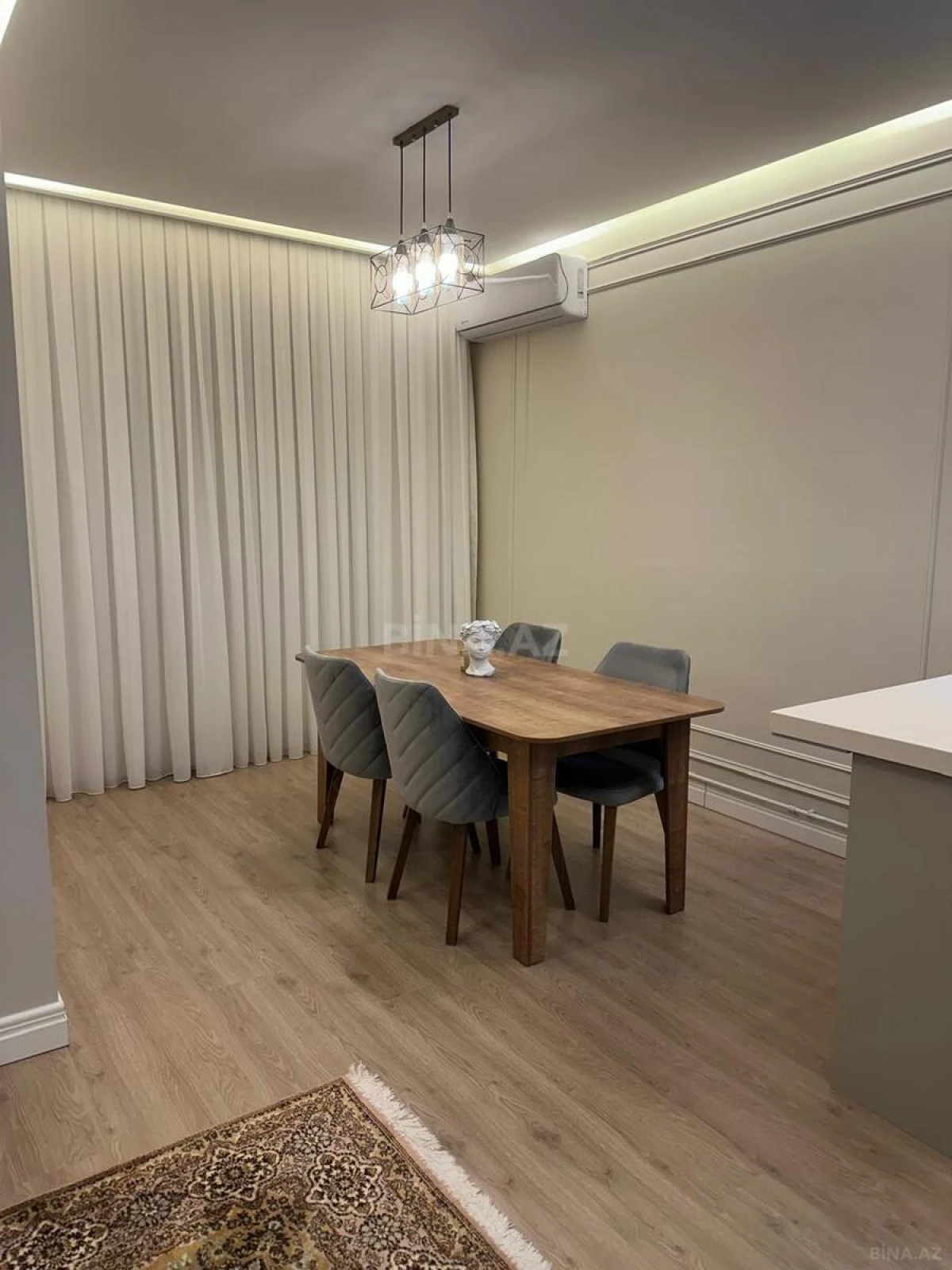 Kirayə verilir 2 otaqlı mənzil 70 m²