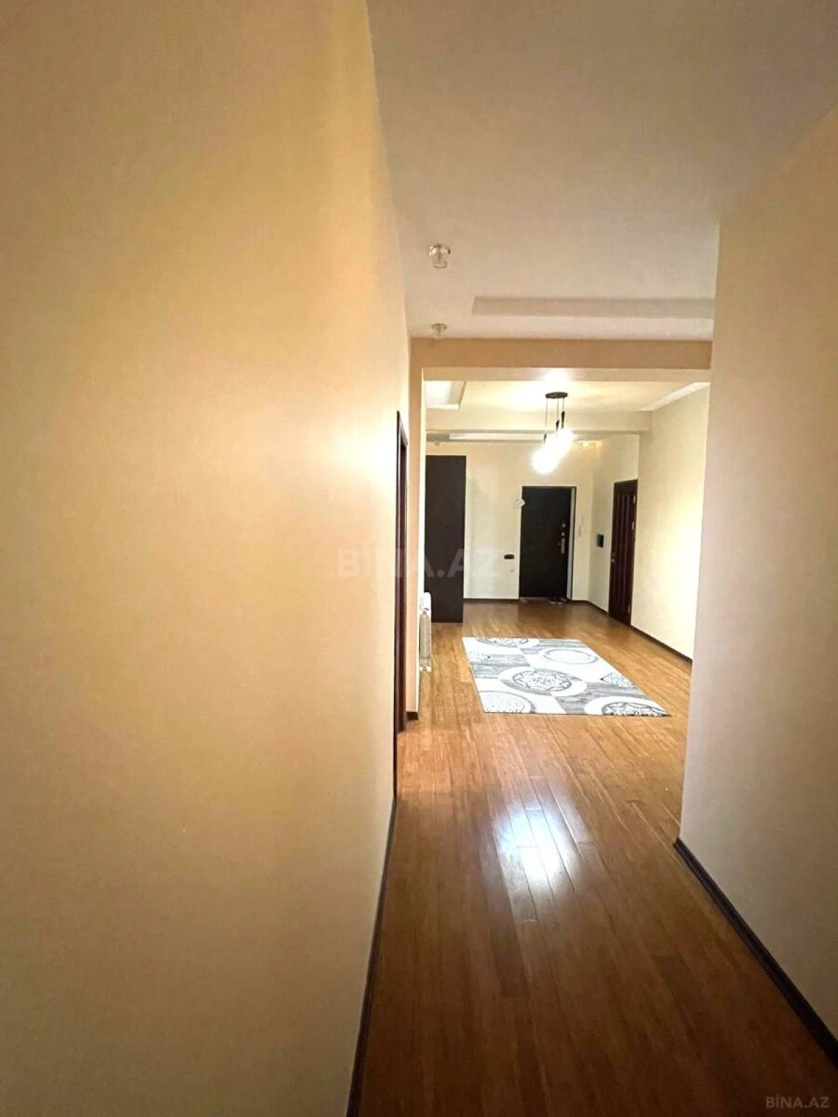 Kirayə verilir 3 otaqlı mənzil 155 m²