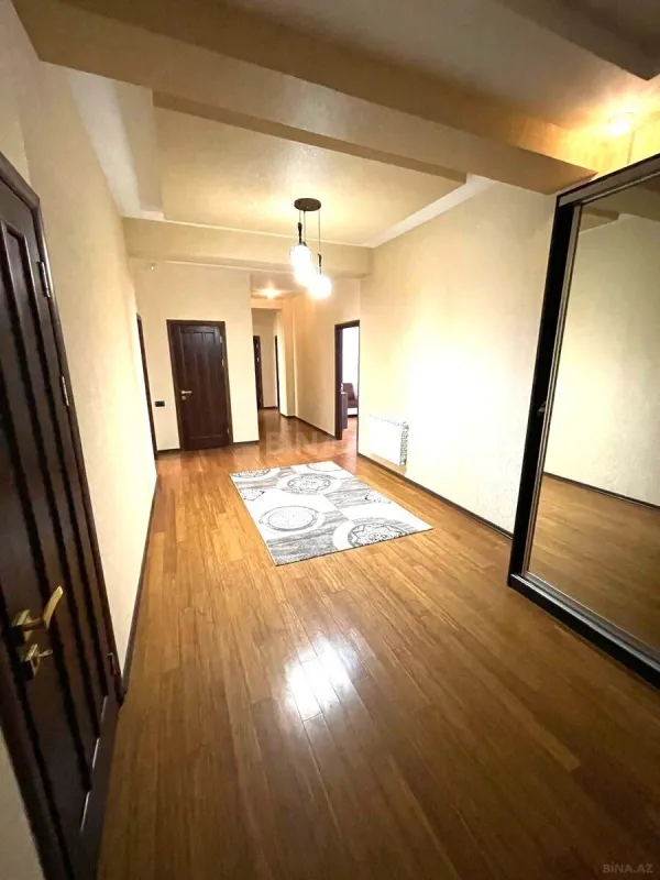 Kirayə verilir 3 otaqlı mənzil 155 m²