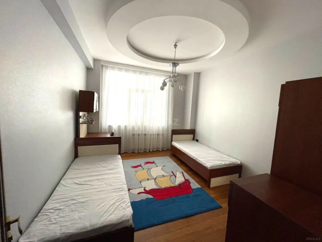 Kirayə verilir 3 otaqlı mənzil 155 m²