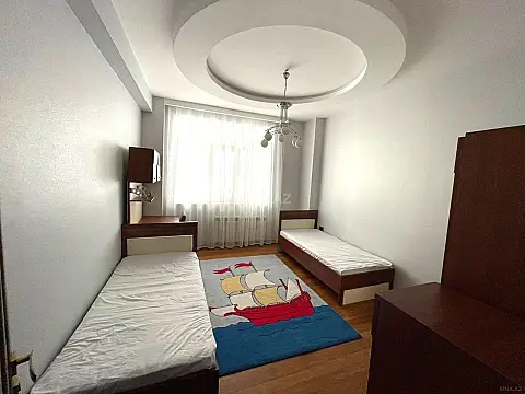Kirayə verilir 3 otaqlı mənzil 155 m²