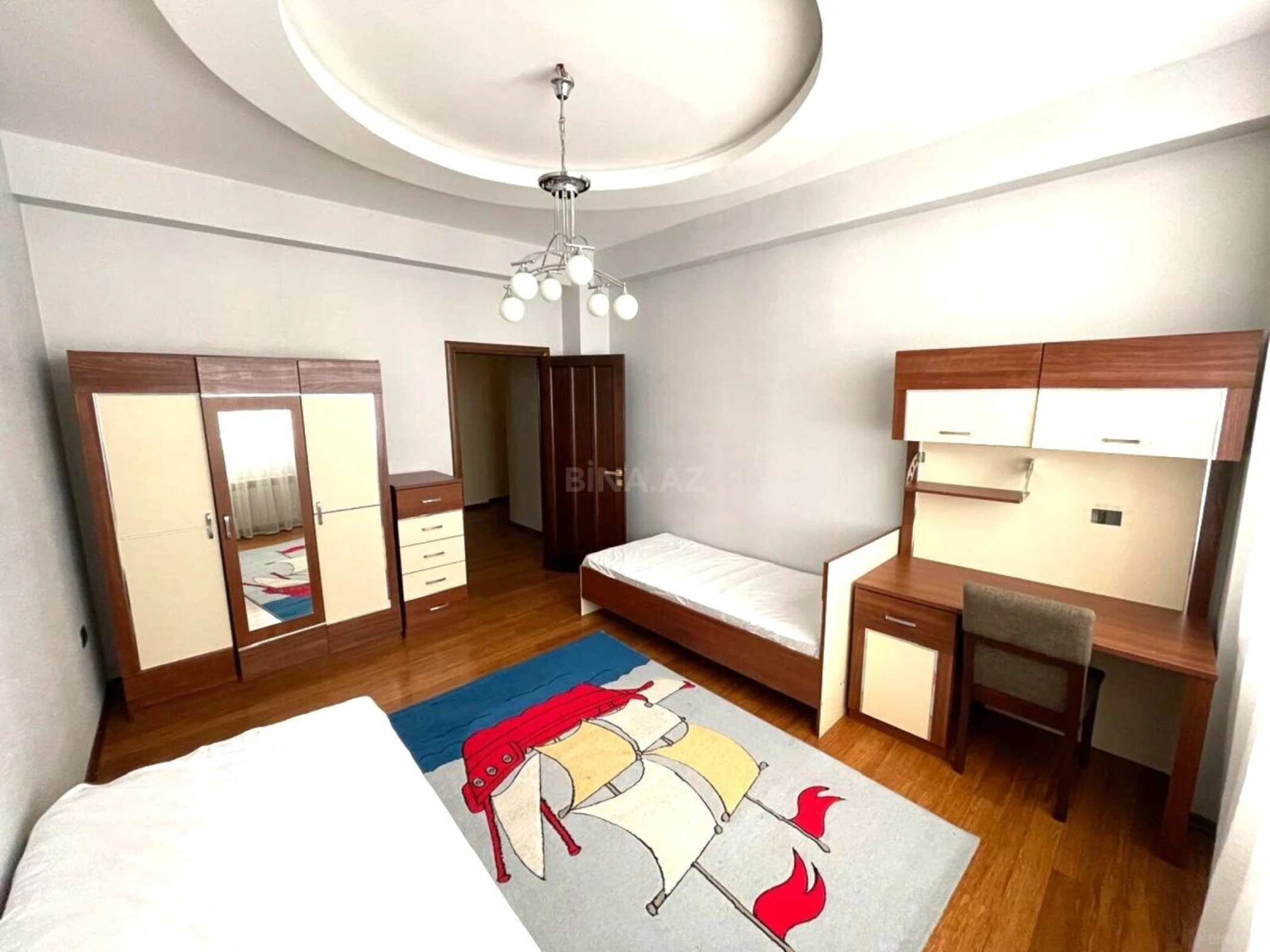 Kirayə verilir 3 otaqlı mənzil 155 m²