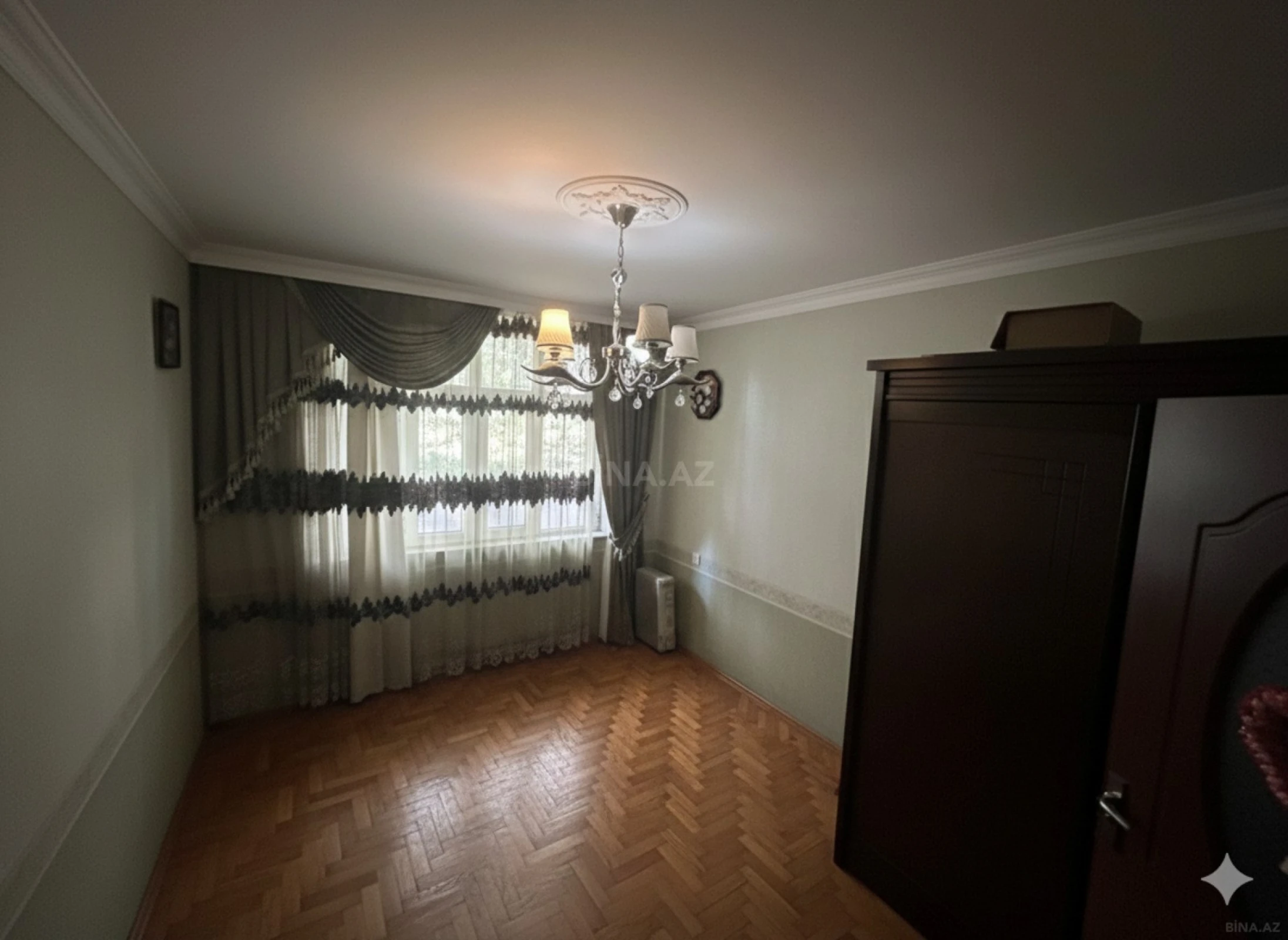 Satılır 4 otaqlı mənzil 100 m²