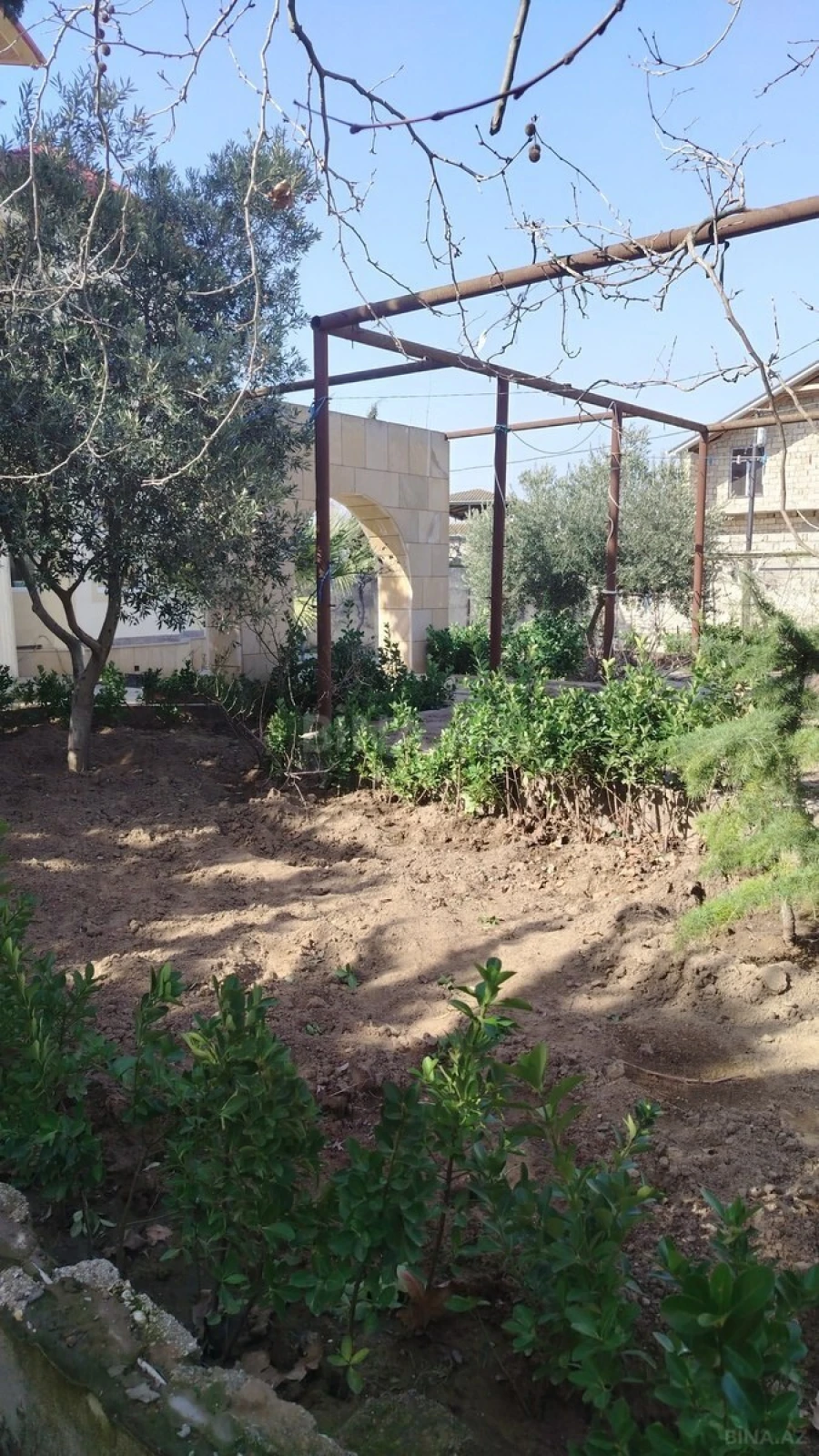 Satılır 7 otaqlı həyət evi 350 m²