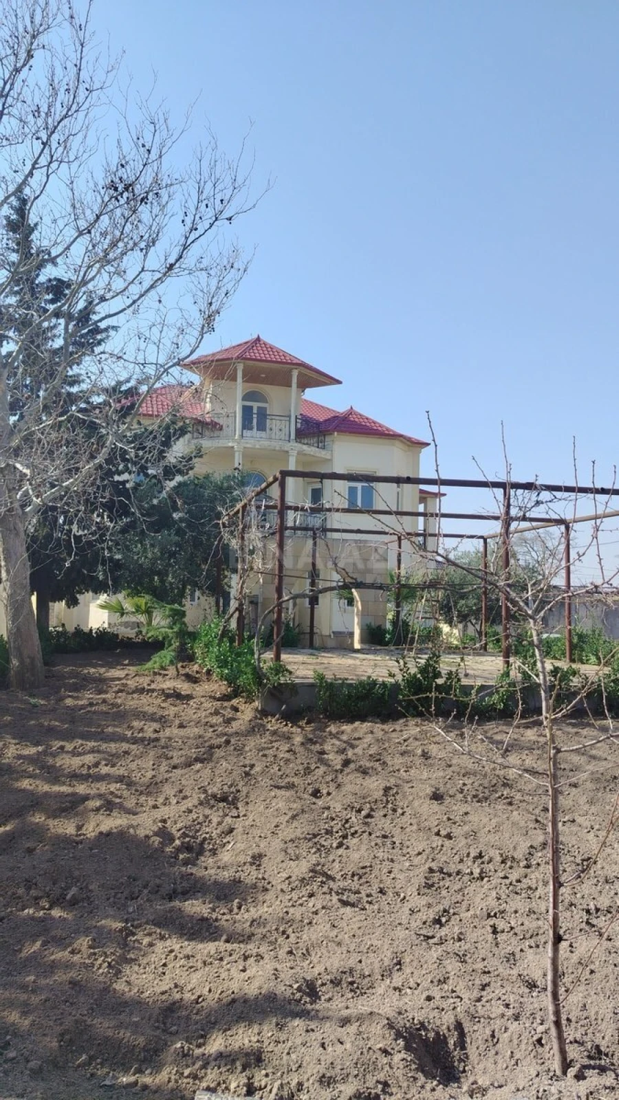 Satılır 7 otaqlı həyət evi 350 m²