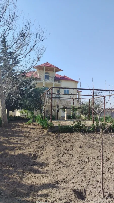 Satılır 7 otaqlı həyət evi 350 m²