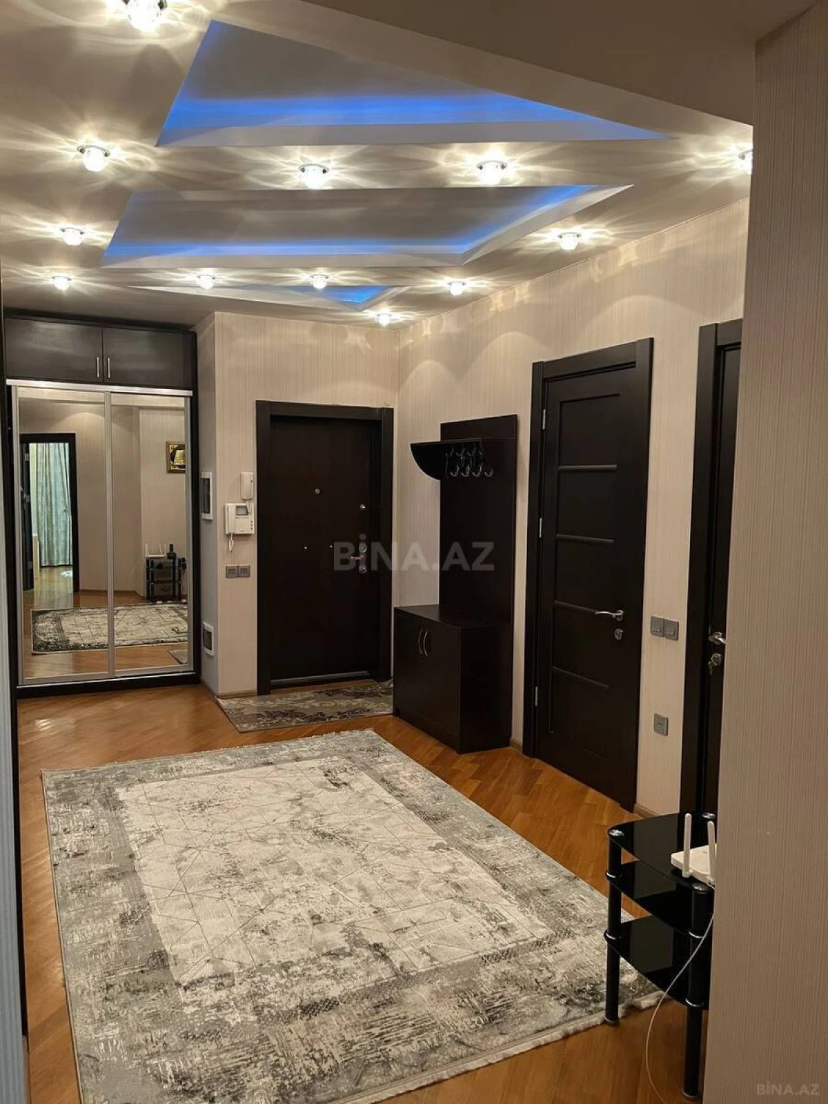Kirayə verilir 4 otaqlı mənzil 150 m²