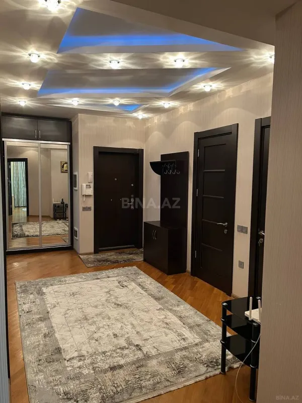 Kirayə verilir 4 otaqlı mənzil 150 m²