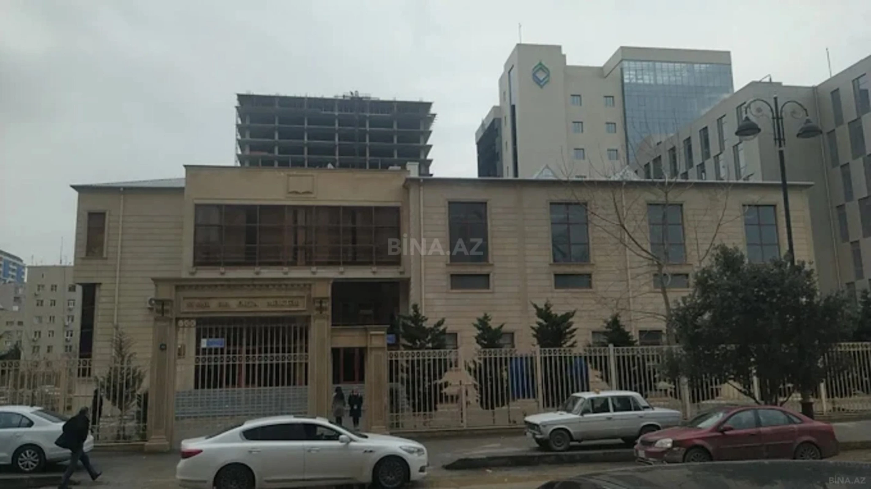 Kirayə verilir 4 otaqlı mənzil 150 m²