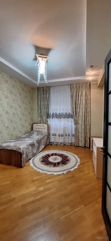 Kirayə verilir 4 otaqlı mənzil 150 m²